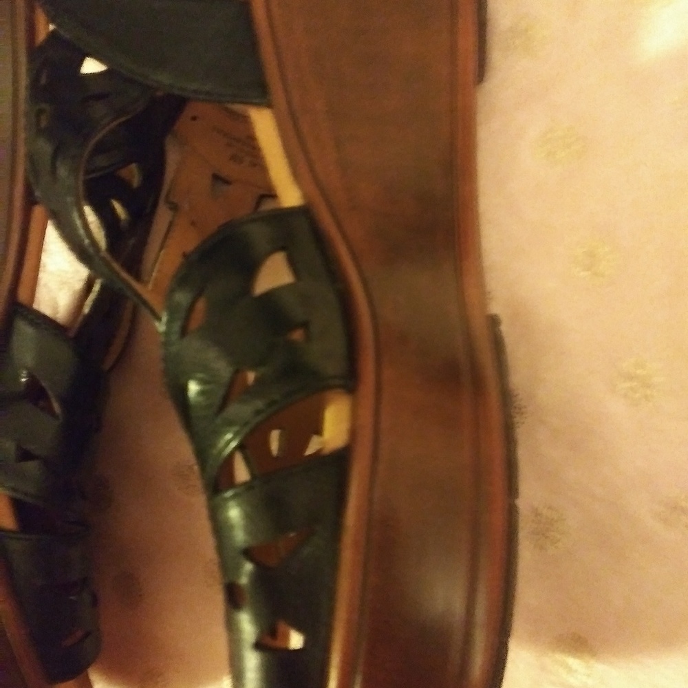 Shoes - Picture 4 of 6